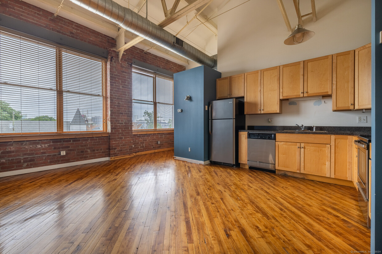 Primary Photo - 325 Lafayette St