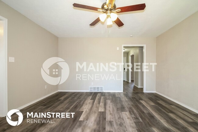 Building Photo - 10905 N Brauer Ave