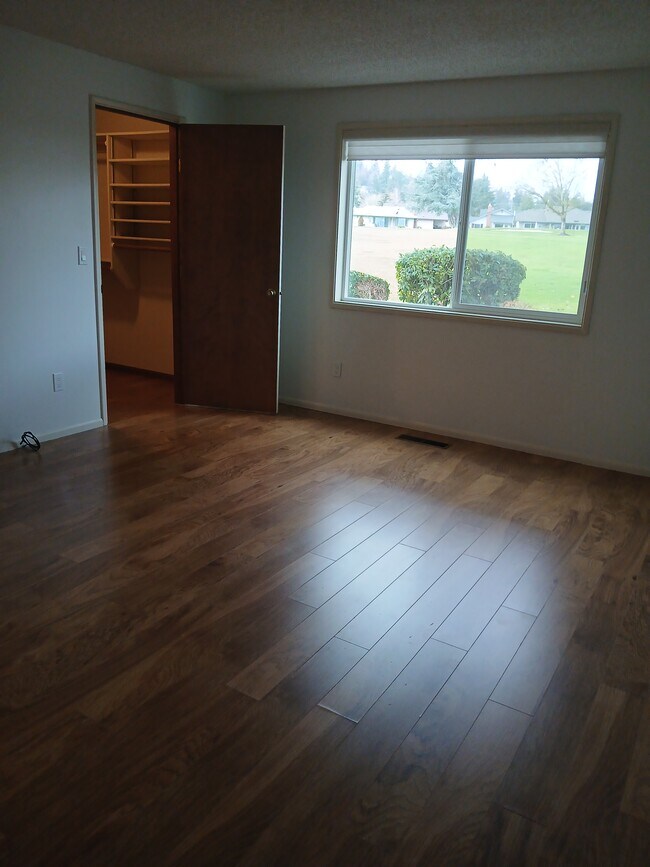 Master con vista al campo de golf - 3357 Walnut Pl NW