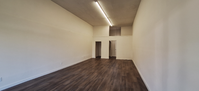 Building Photo - 4274 Beverly Blvd