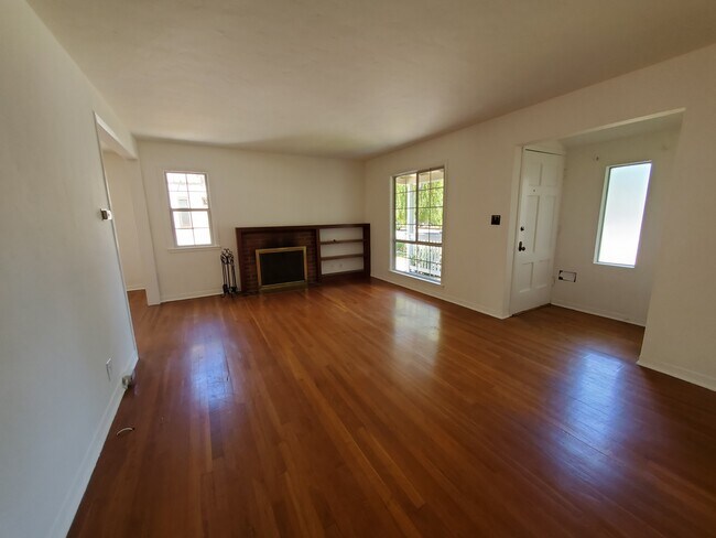 Foto del edificio - 1669 Willowhurst Ave