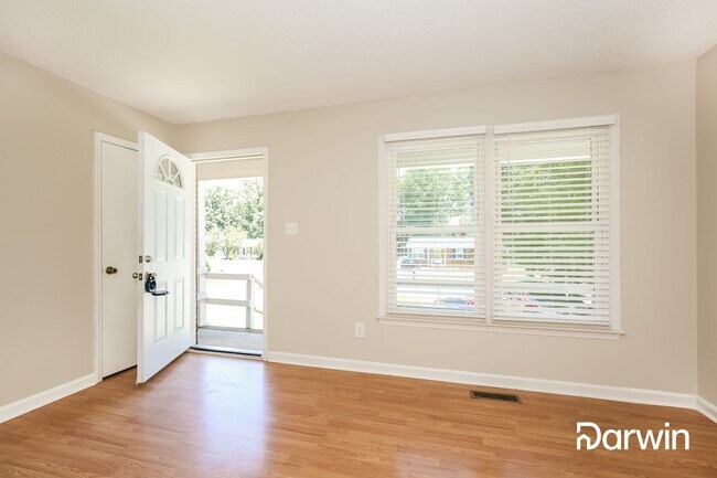 Building Photo - 15 Periwinkle Court, Greensboro, NC 27407
