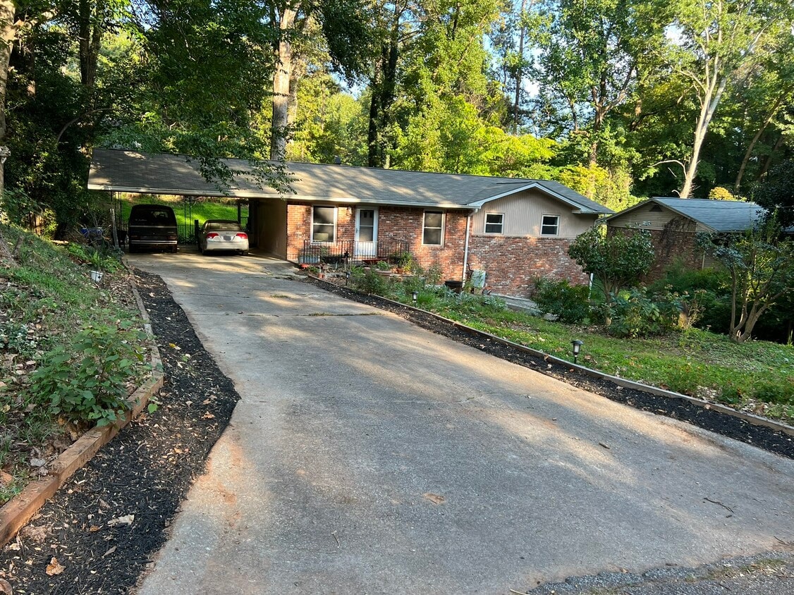 Primary Photo - 640 Collingwood Dr