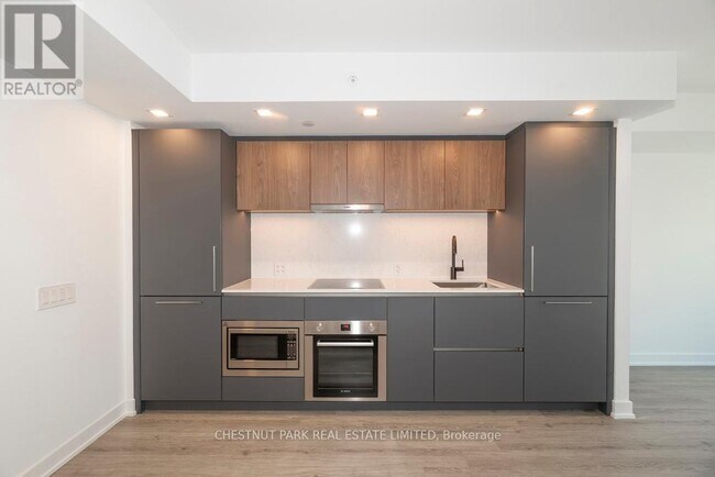 Building Photo - 609 Sherbourne St
