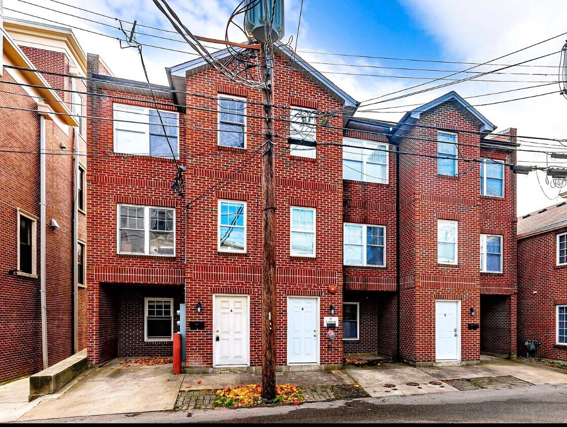 Primary Photo - 14 S Poplar St