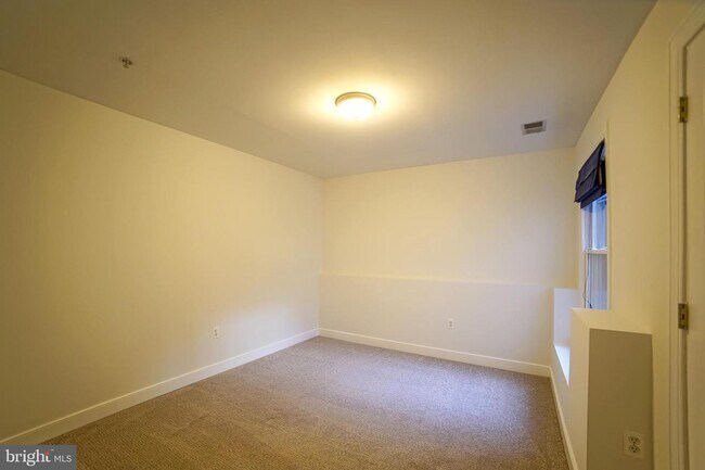 Foto del edificio - 806 Constitution Ave NE