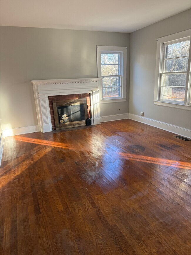 Foto del edificio - 435 E Meadow Rd