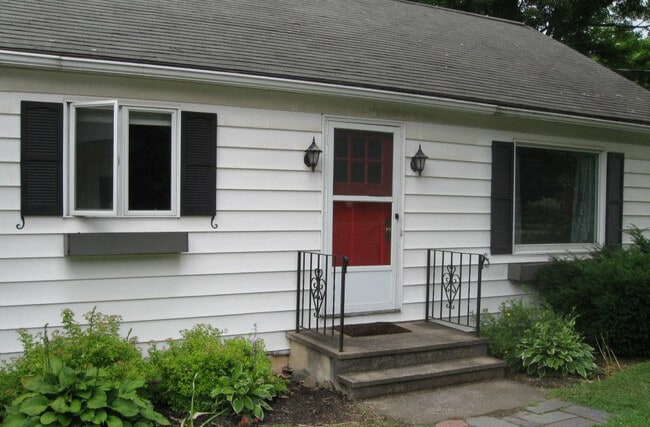 Building Photo - 81 Utica St