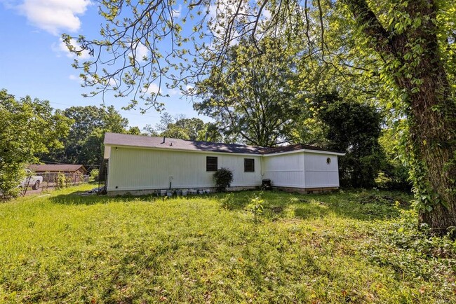 Building Photo - 231 Park Manor Dr