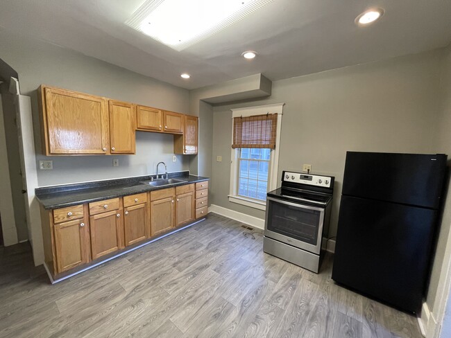 Building Photo - 235 N Oxford St