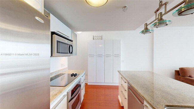 Foto del edificio - 185 SW 7th St