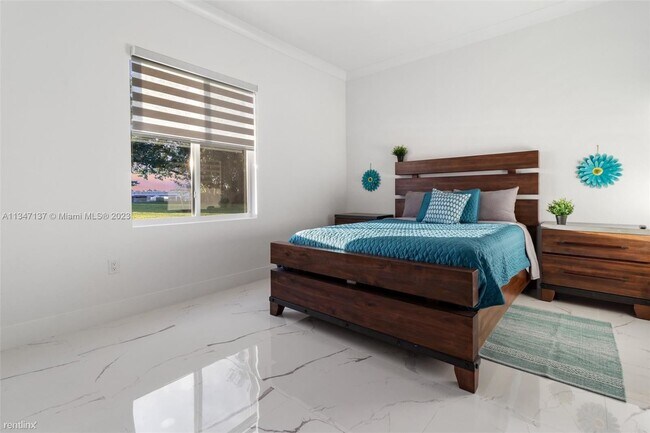 Foto del edificio - 5 br, 3 bath House - 17575 SW 280th St