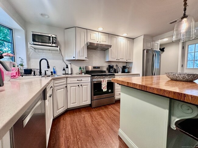 Building Photo - 18 Candlewood Springs Road