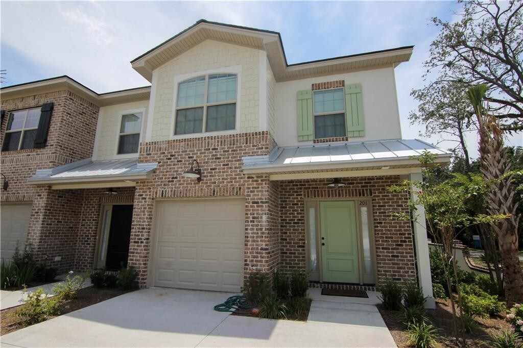 Primary Photo - 201 Mariners Cir
