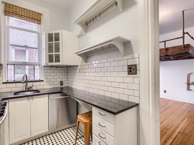 Building Photo - Studio Style Condo Unit in Denver