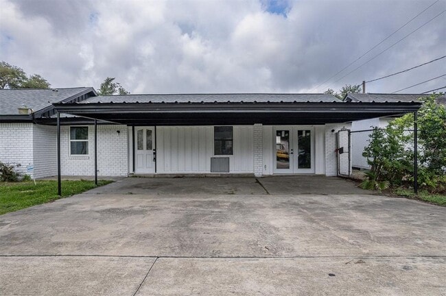 Building Photo - 602 E Forest Ave