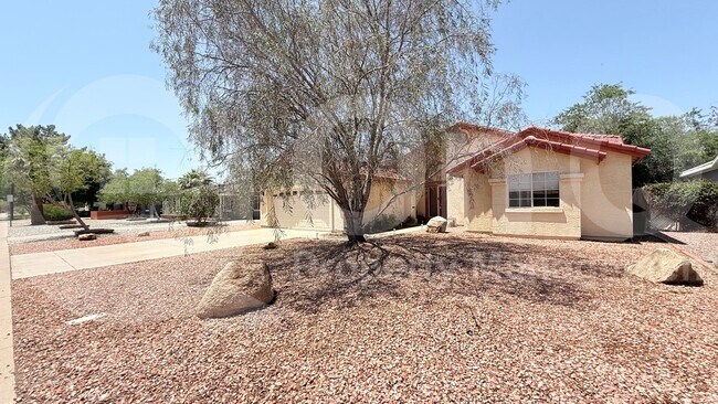 Foto del edificio - 822 W Earll Dr