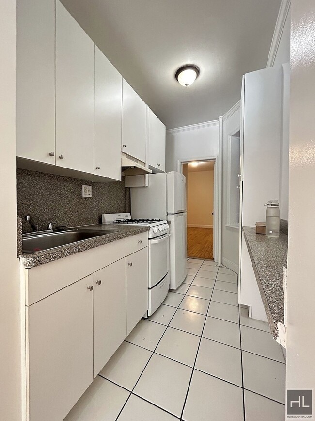 Building Photo - 2 AVENUE