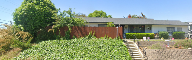 Building Photo - 1423 Vervais Ave