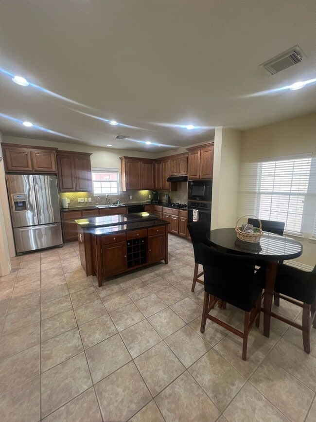 Building Photo - 7143 Laguna Villas