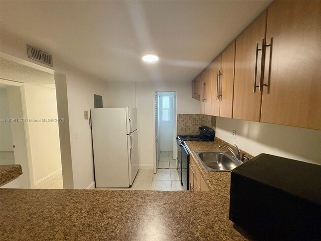Building Photo - 8060 N Colony Cir