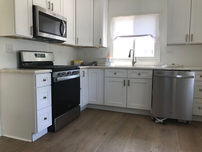 Building Photo - 1010 N Douglas Ave