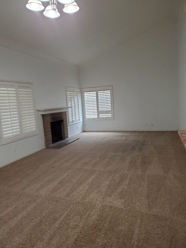 Building Photo - Spacious 4bd/2ba House Near Laguna Lake