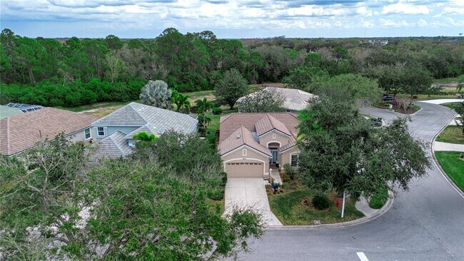 Foto del edificio - 8419 Whispering Woods Ct