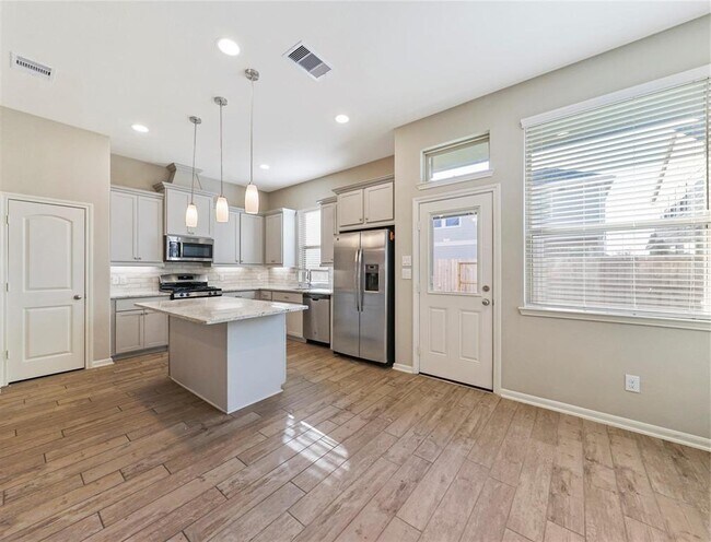 Foto del edificio - 5531 Purple Meadow Ln