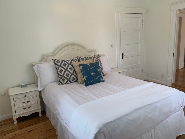 Bed Room - 106 W Lloyd St