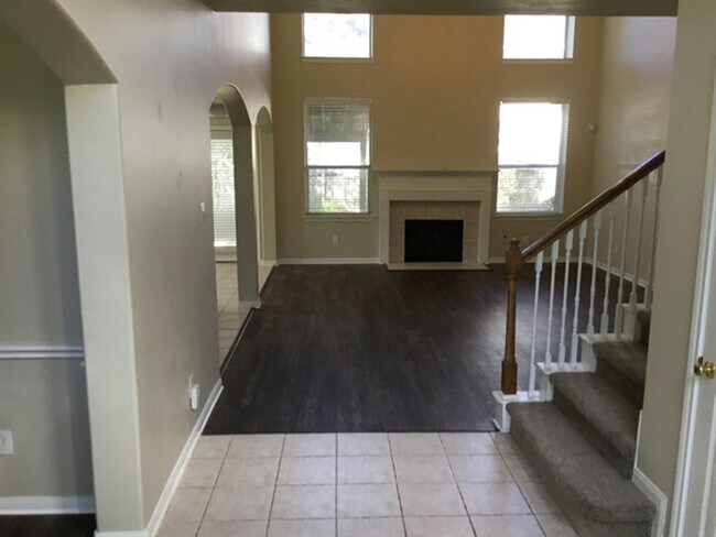 Building Photo - 4428 Blossomwood Dr