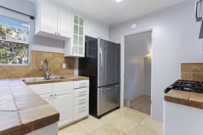 Kitchen - 917 E 28th St