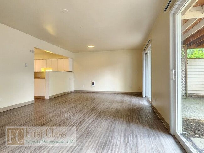Building Photo - 8500 SW Canyon Dr