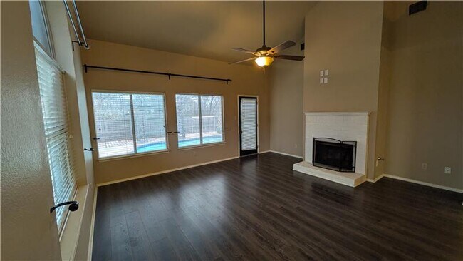 Foto del edificio - 4924 Timberview Dr