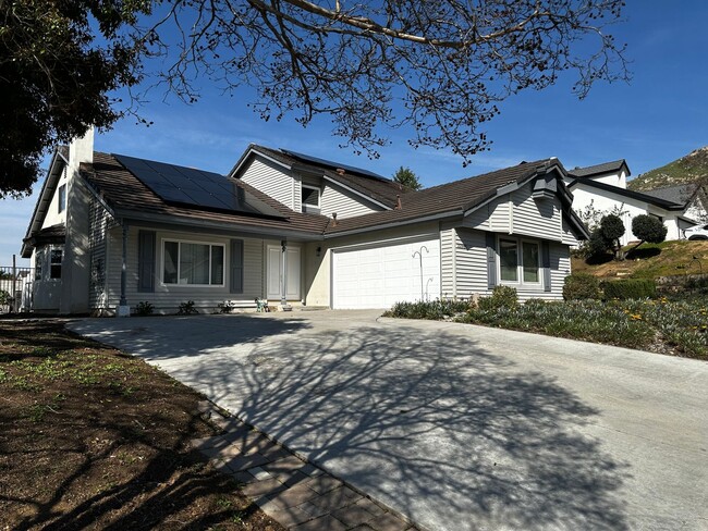 Building Photo - Beautifully Renovated 5-Bedroom Home with ...