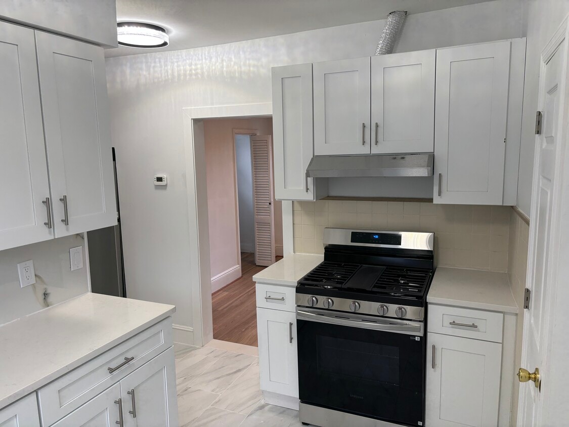 Photo - 334 Midland Ave (Saddle Brook, NJ)