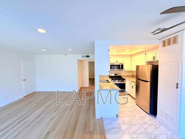 Building Photo - 5233 Cartwright Ave
