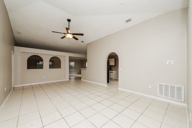 Building Photo - 12814 Lake Vista Dr