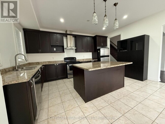 Building Photo - 26 Padbury Trl