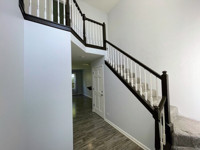 Building Photo - 221 Mistwood Ln