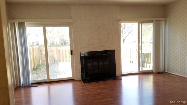 Foto del edificio - 1738 Brentwood Dr