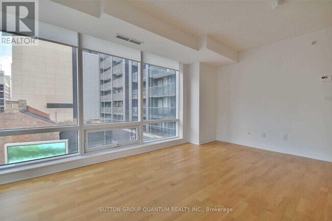 Photo du bâtiment - 295 Adelaide St W