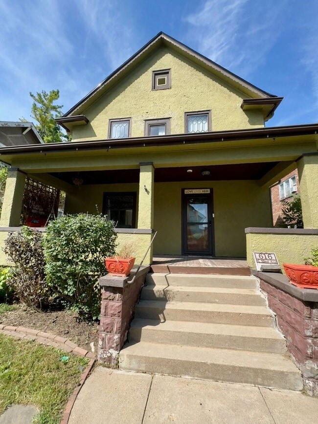 Building Photo - 616 S 32nd Ave