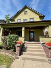 Building Photo - 616 S 32nd Ave