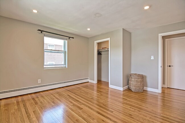 Building Photo - 33 Montvale Ave