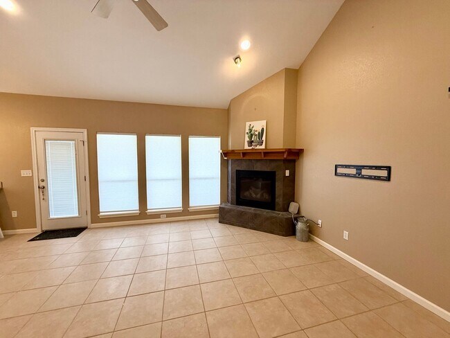 Foto del edificio - Peaceful country living on 10 acres!