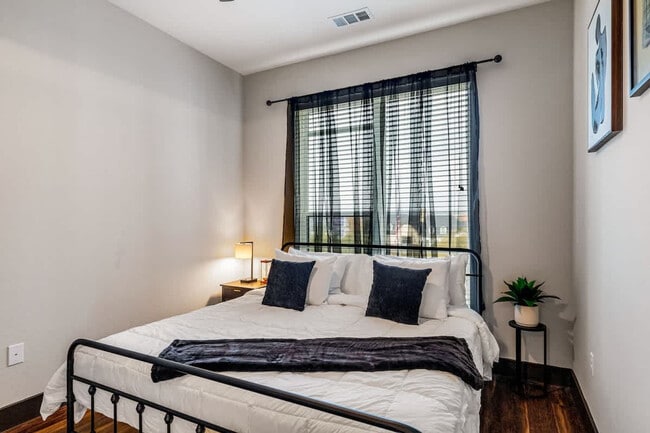 Foto del edificio - 9127 Research Blvd