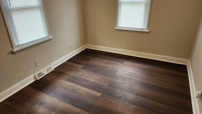 Foto del edificio - 9604 Gentry Ave