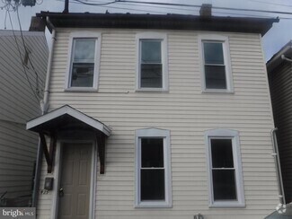 Building Photo - 425 George St