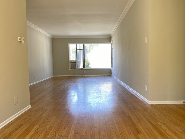Building Photo - 4700 Los Feliz Blvd